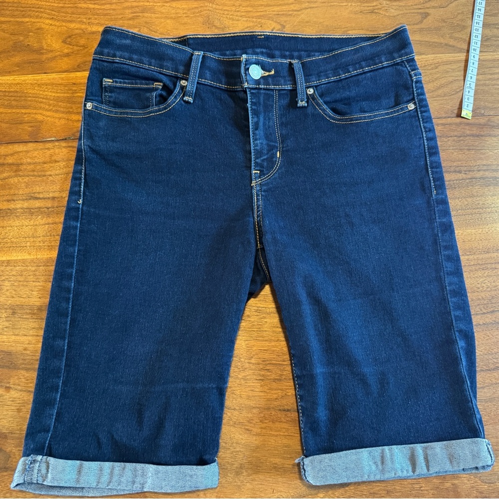 Levi Red Tag Bermuda Denim Shorts with Lycra in EUC Sz 28 (6) No Flaws Mint Cond